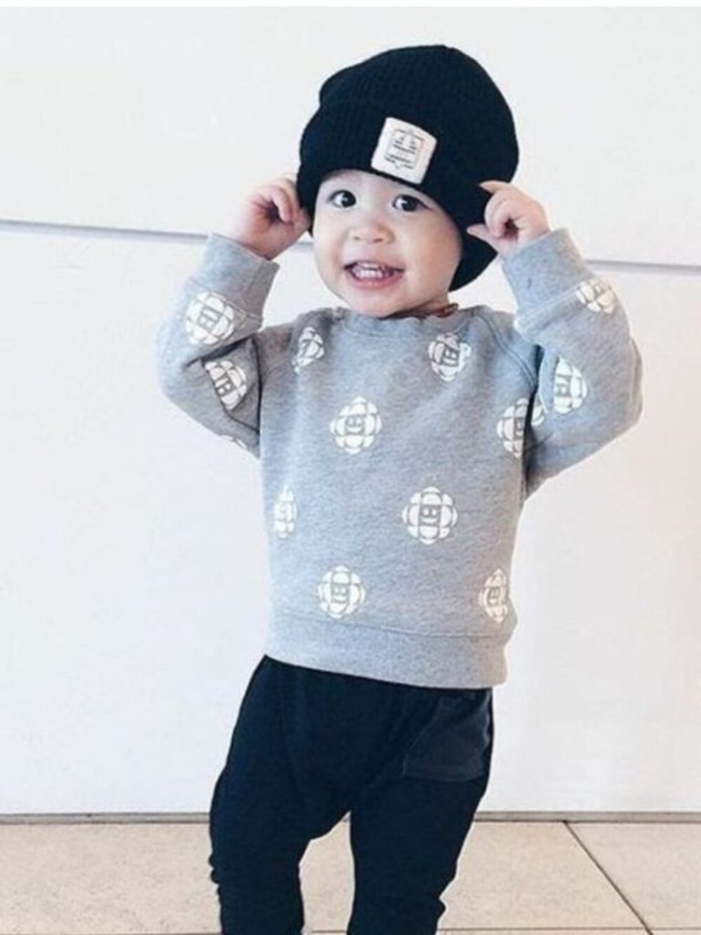 ADORABLE CBC Logo Sweatshirt Kids 12-18 Months Canadian Broadcasting Corporation